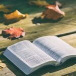 Os Dois Mandamentos: Amar a Deus e ao Próximo